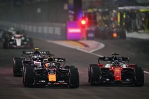 Verstappen vence em Singapura, McLaren se complica com toque entre Norris e Piastri