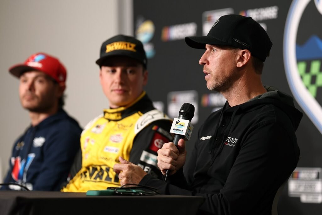Hamlin mira reação em Phoenix para reduzir vantagem de Larson no Chase da NASCAR