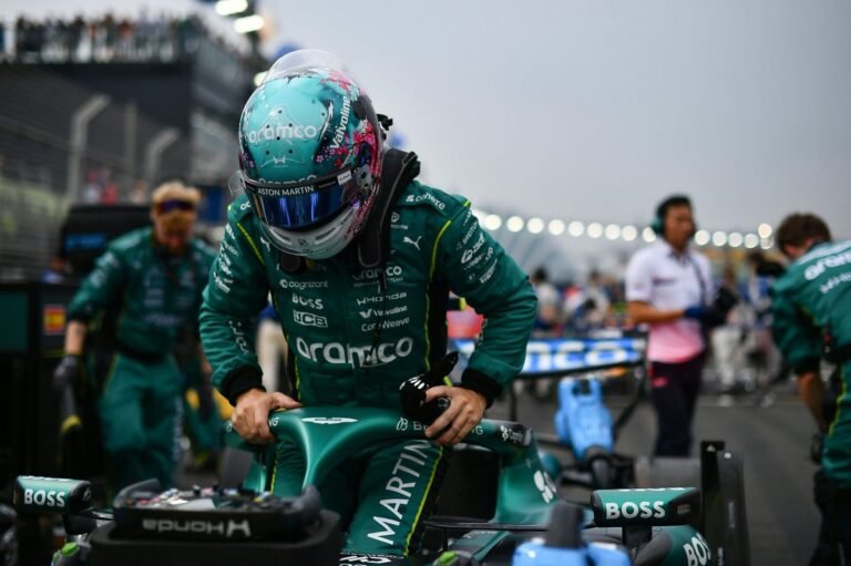 Alonso questiona volta dos V8 e diz que tecnologia pode não caber mais na F1 atual