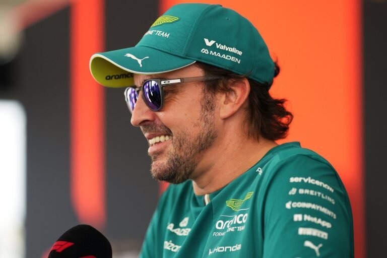 Alonso renova com a Aston Martin para 2027 e cita motivação na F1 e esperança por mudanças
