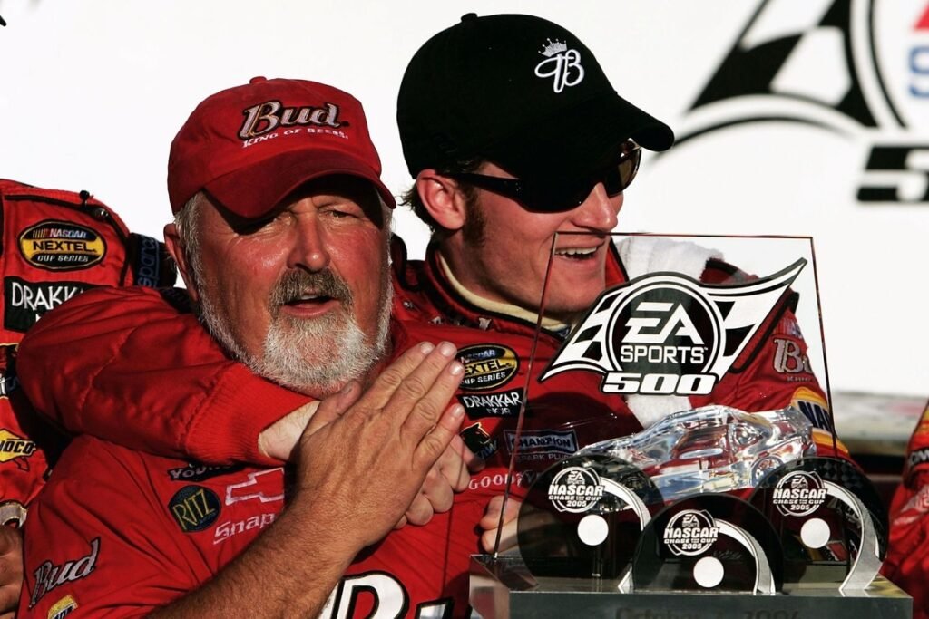 NASCAR repara multa de 2004 a Dale Earnhardt Jr. com doação de US$ 10 mil à fundação do ex-piloto