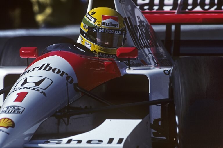 McLaren coloca à venda cinco carros históricos pilotados por Senna, Hamilton e Brad Pitt