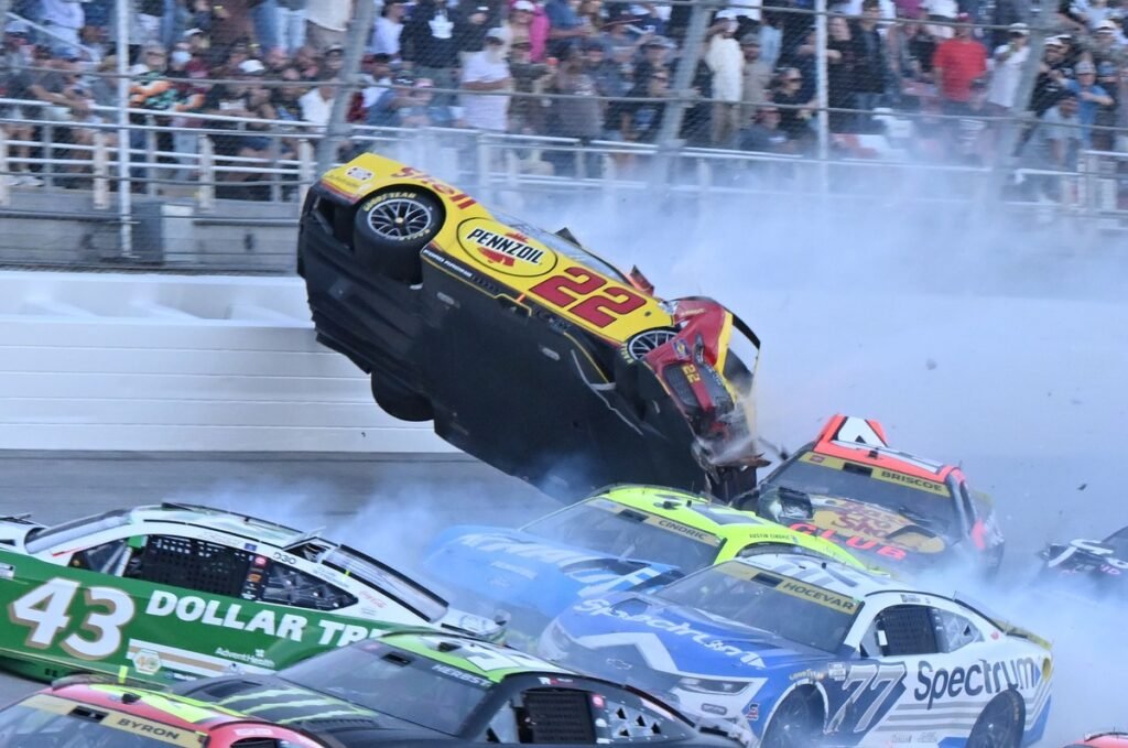 Larson vence em Talladega pela 1ª vez e amplia vantagem sobre Bell na NASCAR Cup