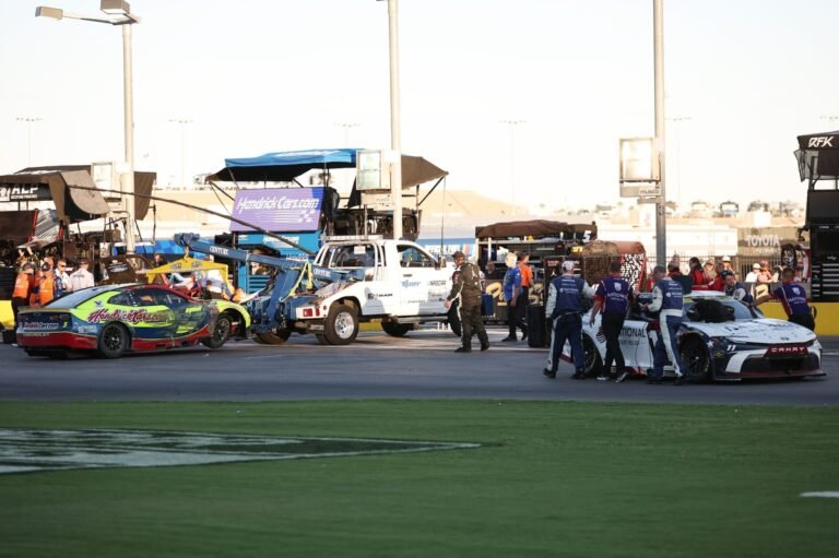 Hamlin diz que não percebeu que ajudou Larson com wave-around em Las Vegas