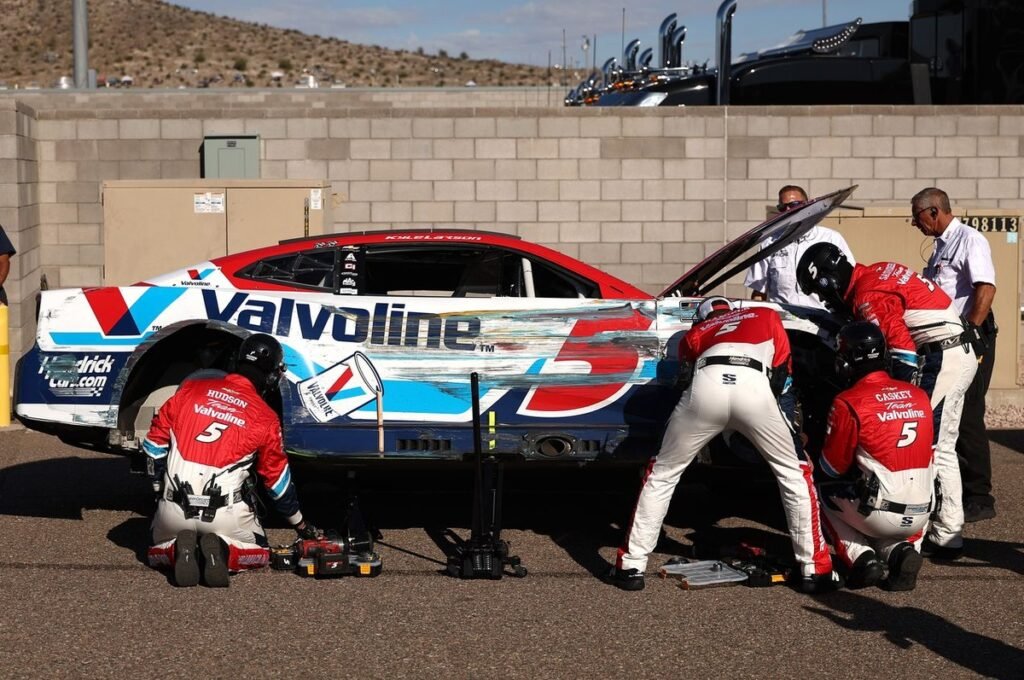 Larson bate em Phoenix, termina em 34º e vê vantagem no campeonato desaparecer