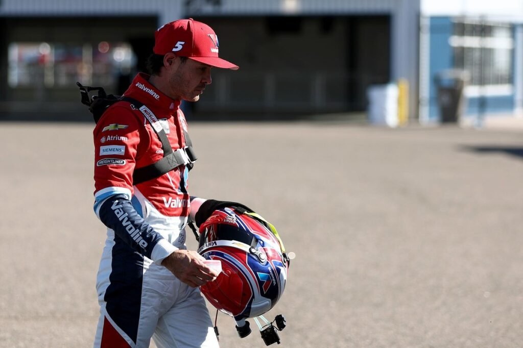 Kyle Larson segue líder da NASCAR Cup após Phoenix II, mas vantagem cai para 5 pontos