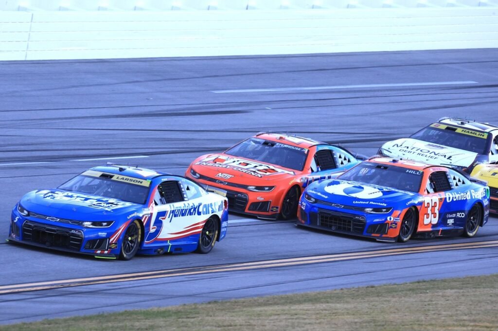 Austin Hill perde potência na bandeirada e despenca para 14º em Talladega