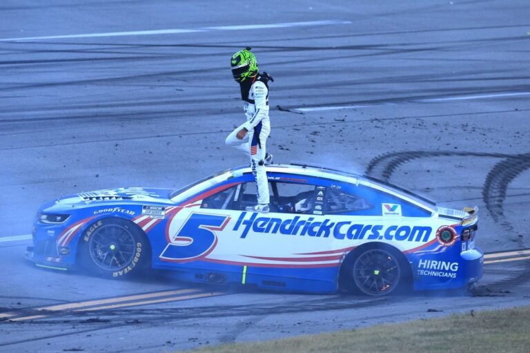 Vitória de Kyle Larson em Talladega reacende debate sobre regra da linha amarela na NASCAR