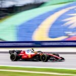 Hamilton recebe advertência por bloquear Bortoleto, e Ferrari é multada em 10 mil euros