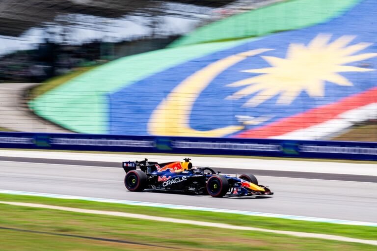 Verstappen conquista primeira pole de 2026 após evolução da Red Bull