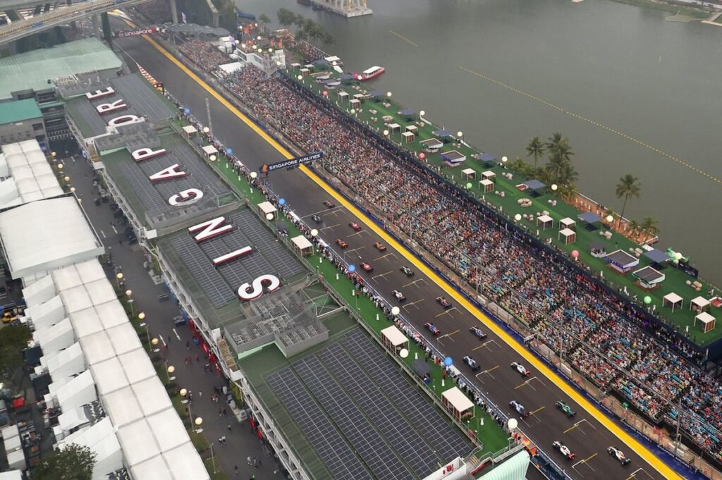 Verstappen cobra Red Bull por largadas após pole em Singapura