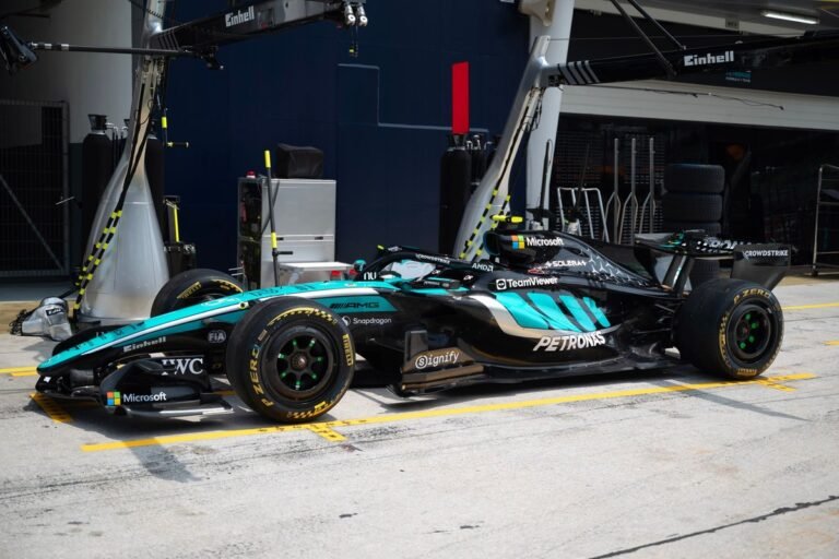 Mercedes aprova atualizações e prevê corrida de dois pit stops em Sepang