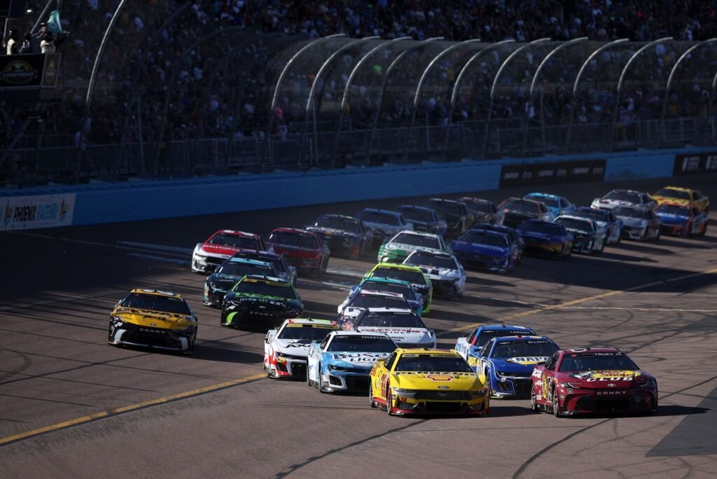 NASCAR planeja mudar o dogleg de Phoenix para reduzir carga física nos pilotos