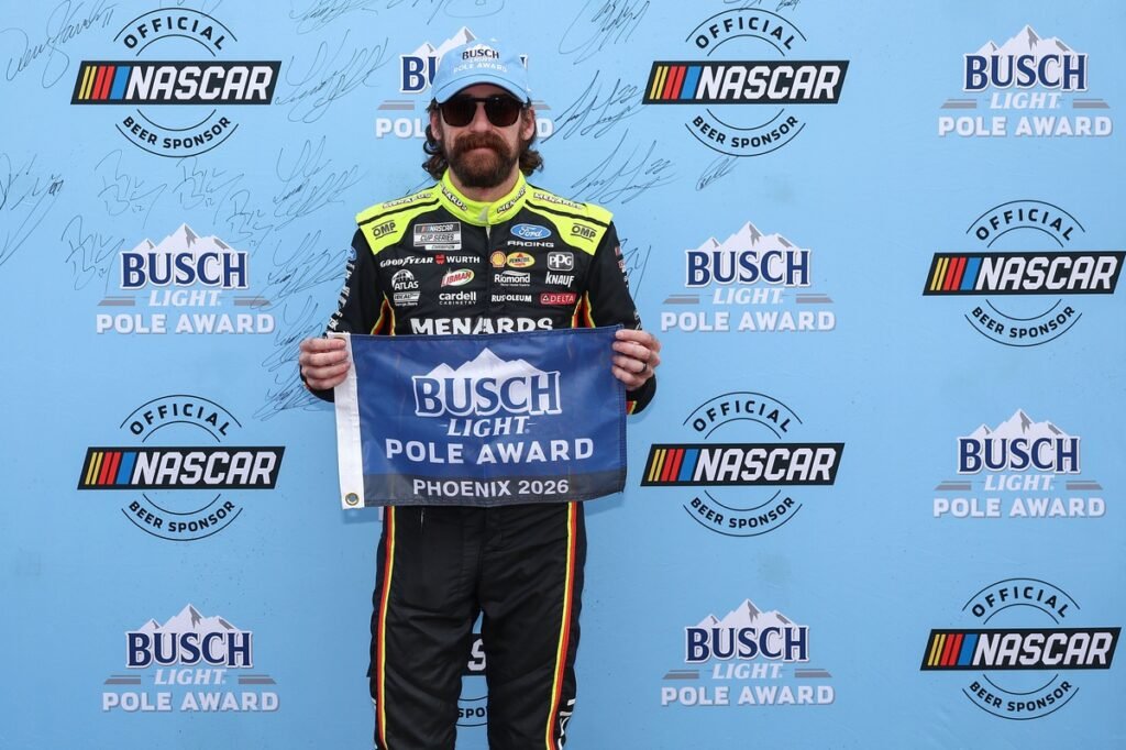 Blaney conquista a pole em Phoenix, e Larson vai largar em 22º