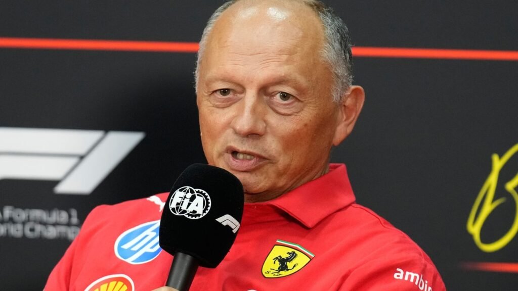 Hamilton cita déficit da Ferrari nas retas após surpreender com lugar na primeira fila
