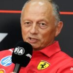 Hamilton cita déficit da Ferrari nas retas após surpreender com lugar na primeira fila