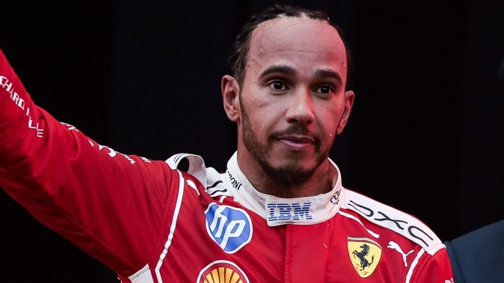 Hamilton diz que queria largar com intermediários após escolha da Ferrari no GP do Bahrein