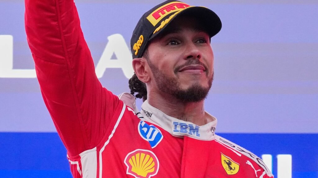 Hamilton cobra avanço da Ferrari na unidade de potência para 2027