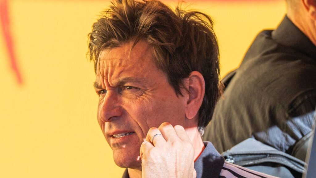Wolff nega favorecimento da Mercedes a Antonelli e reage após revés de Russell