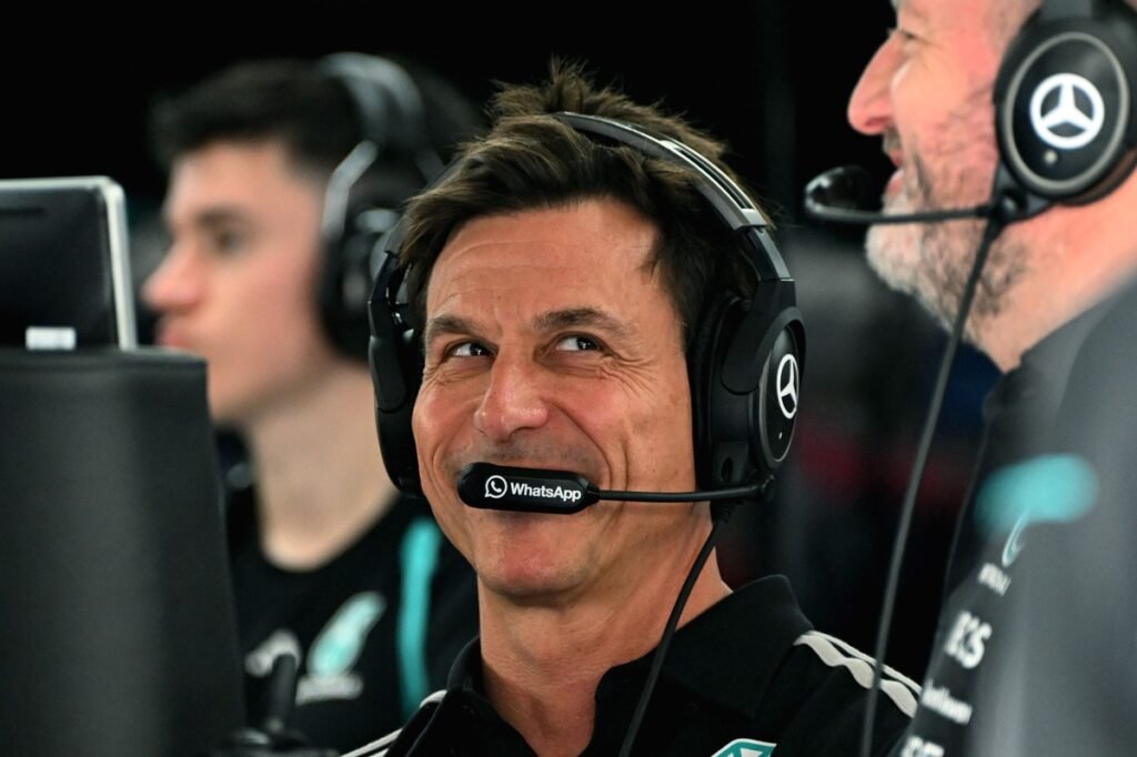Wolff diz que Mercedes avalia dividir suas funções entre “duas ou três pessoas”
