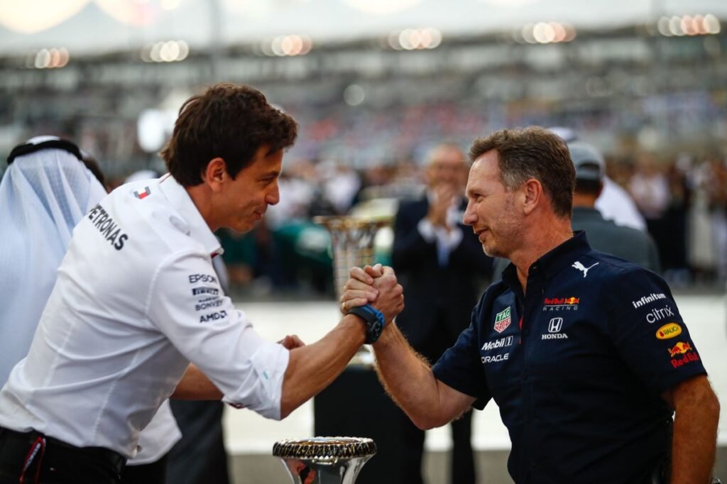 Horner diz que rivalidade com Wolff na F1 foi necessária, mas virou “teatro”