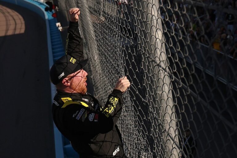 Vitória de Tyler Reddick em Phoenix recoloca No. 45 na disputa do título da NASCAR