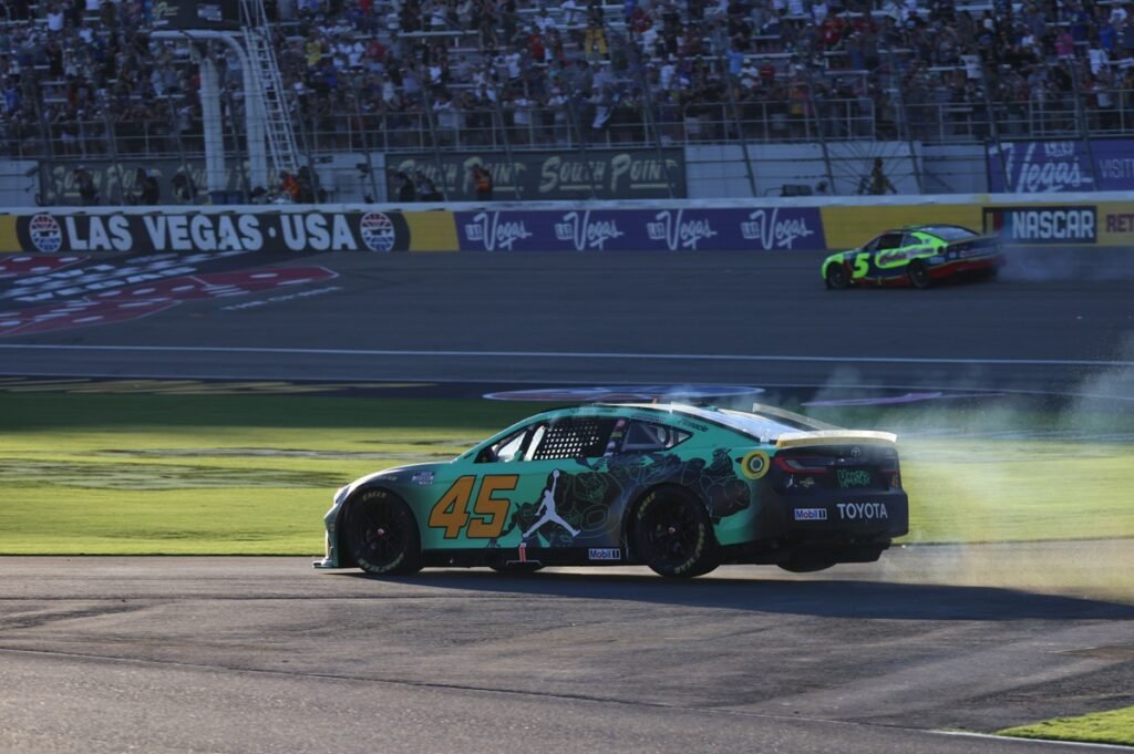 Briscoe vence em Las Vegas, corta 39 pontos e aperta a disputa do Chase na NASCAR