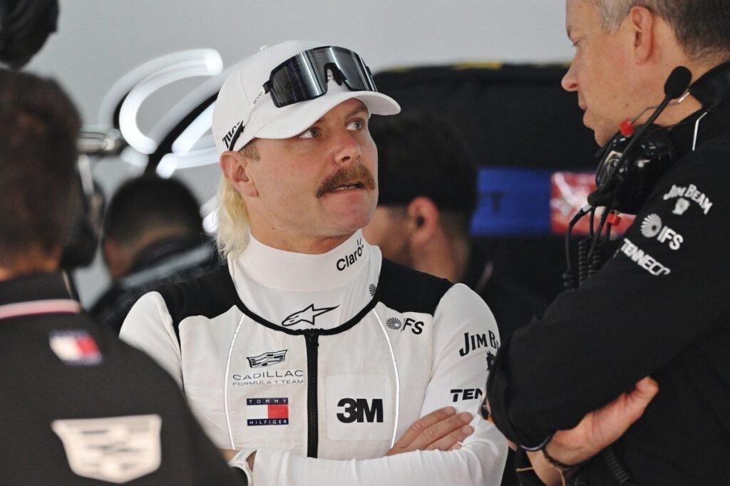Bottas pedala mais de 350 km de Sepang até Singapura após abandono na Malásia
